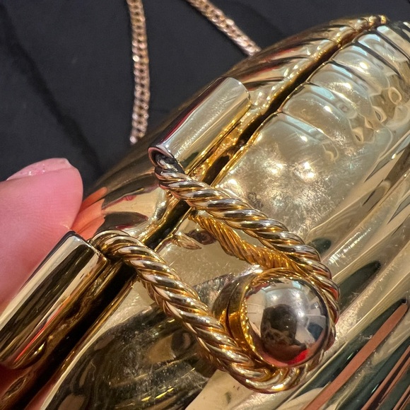 Shimmering Vintage-  Shell Clutch with Chain Strap - Picture 12 of 16